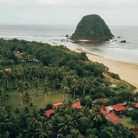 Mojosurf Camp Red Island 호텔 Pasanggaran 외부 사진