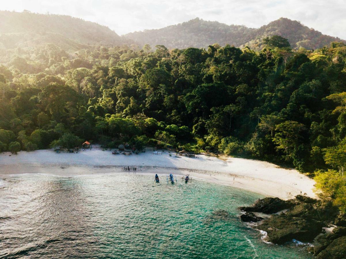 Mojosurf Camp Red Island 호텔 Pasanggaran 외부 사진