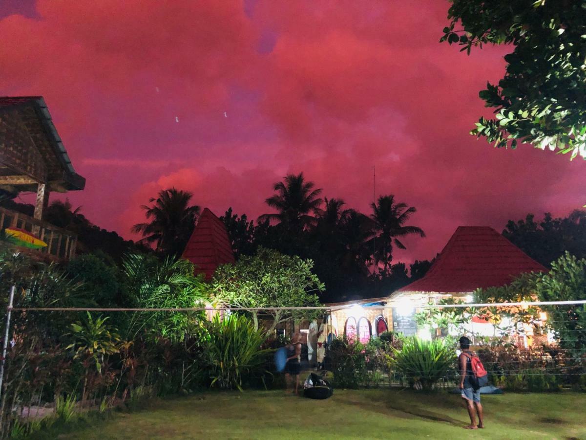 Mojosurf Camp Red Island 호텔 Pasanggaran 외부 사진